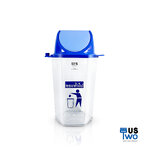 ถังขยะใสทรงหกเหลี่ยม 56 ลิตร ฝาสี แบบแกว่ง (มีตัวต่อที่ฝา พิมพ์ลาย) สีน้ำเงิน