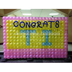 กำแพงลูกโป่ง