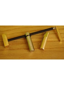 T Deer Studio- Set of Dogs/ Pubs (1 Wonder Dog/ Pub and 1 Bench Dog/ Pub) - ชุด แคล้มป์หมุดมหัศจรรย์ยึดไม้บนโต๊ะงานไม้ พร้อมหมุดทองเหลืองกลม