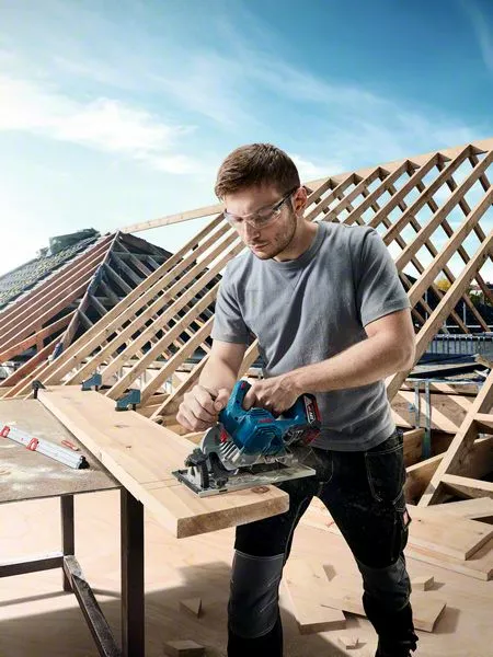 BOSCH GKS 185-LI Cordless Circular Saw - เลื่อยวงเดือนไร้สาย 18 โวล์ท (ตัวเปล่า ไม่มีแบตเตอรี่ และแท่นชาร์ทมาให้) BOSCH รุ่น GKS 185-LI - 06016C12L1