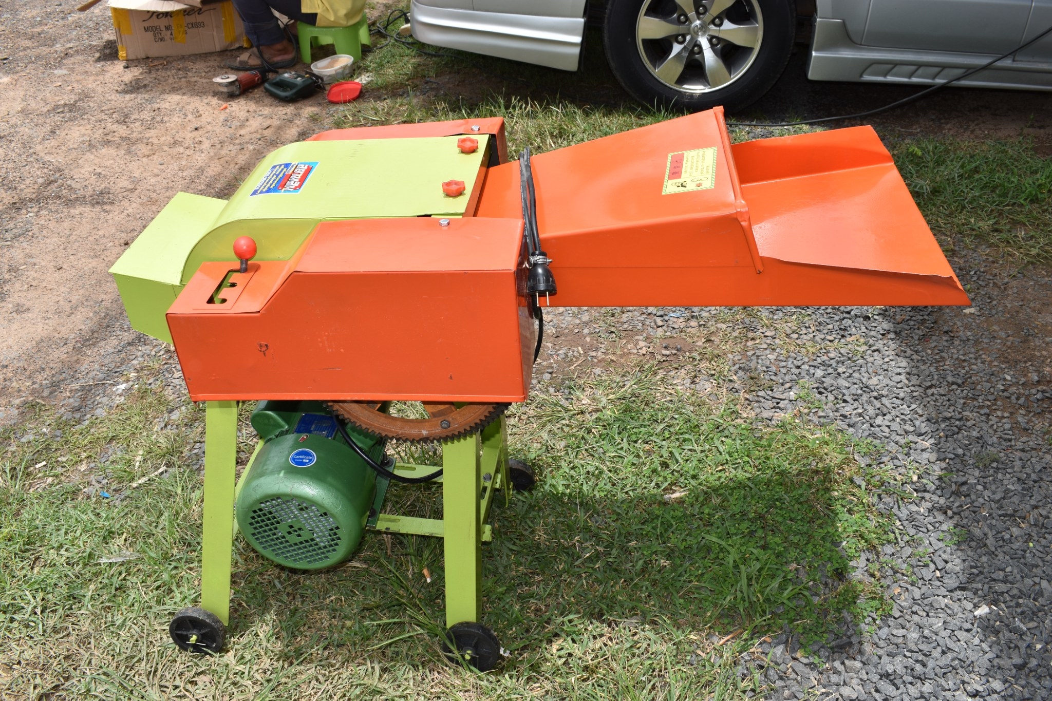 เครื่องสับหญ้า เนเปียร์ 4 ใบมีด ดึงหญ้าเองอัตโนมัติ รุ่น TD-62