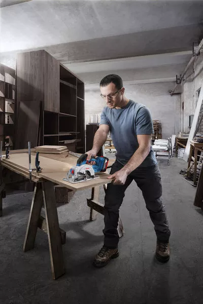 BOSCH GKS 18V-44 - 5-inch Cordless Circular Saw (Tool only,without Battery and Charger) - เลื่อยวงเดือนขนาด 5 นิ้ว ใช้แบตเตอรี่ 18v บ๊อช รุ่น( GKS 18V-44 ไม่มีแบตเตอรี่ ไม่มีแท่นชาร์จ)- 06019M30L0