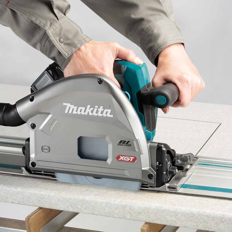 MAKITA XGT SP001G02 - 165mm. (6-inch) 40V Cordless Track Saw - เลื่อยรางไร้สายใช้แบตเตอรี่ Li-Ion 40v (ตัวเลื่อยเปล่าไม่มีแบตเตอรี่ ไม่มีแท่นชาร์ท ไม่มีราง) มากีต้ารุ่น SP001G02