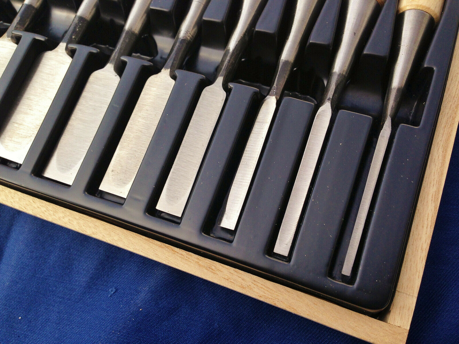 YASUSHI HANYU Japanese White Steel #2 bench chisel set from Niigata Prefecture - สิ่วญี่ปุ่น ชุด 10 เล่มในกล่องไม้ ตีโดยช่างตีเหล็ก Yasushi Hanyu จากเมืองนีงาตะ (Made in Niigata Prefecture, Japan)