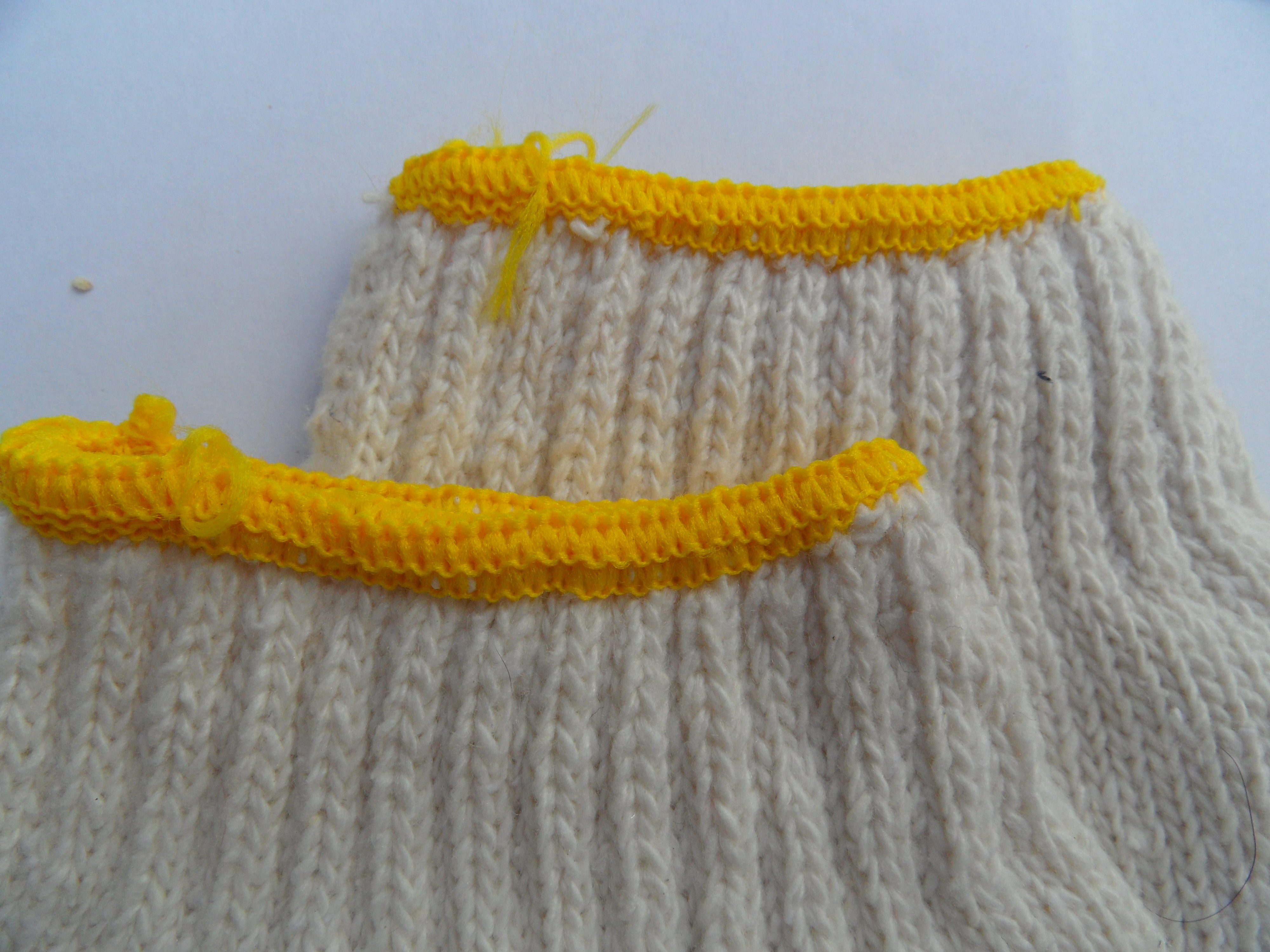 ถุงมือผ้าถักสีขาว 400-700 กรัม (4 ขีด-7ขีด)