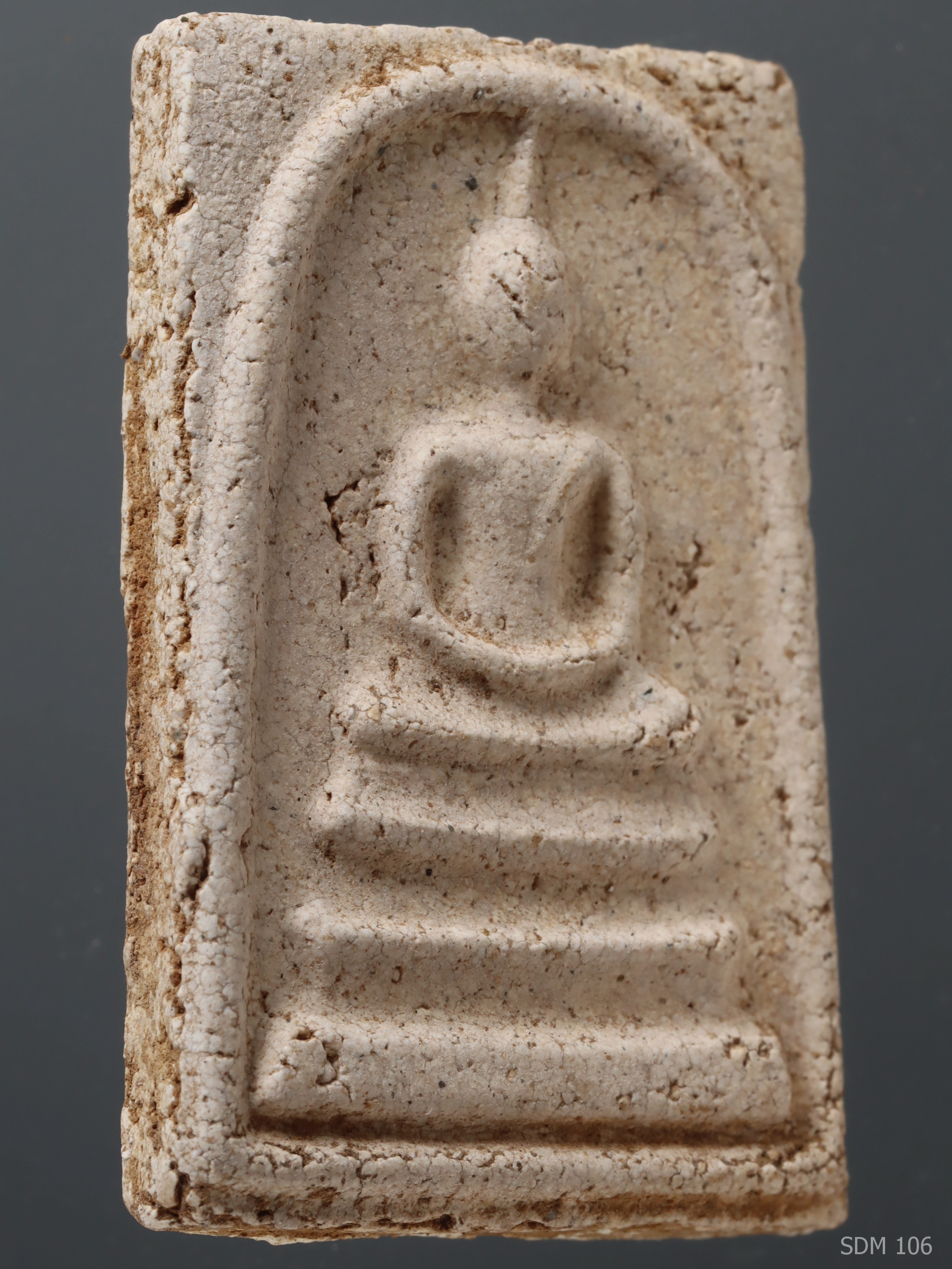 พระสมเด็จฯ พิมพ์ใหญ่ (พิมพ์องค์เสี่ยดม) กรุวัดสะตือ SDM 106