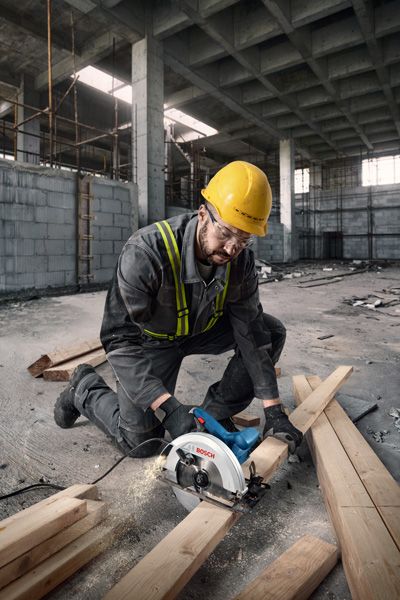 BOSCH GKS 130 Corded Circular Saw - เลื่อยวงเดือน 7-1/4 นิ้ว BOSCH รุ่น GKS 130 - 06016C30K0