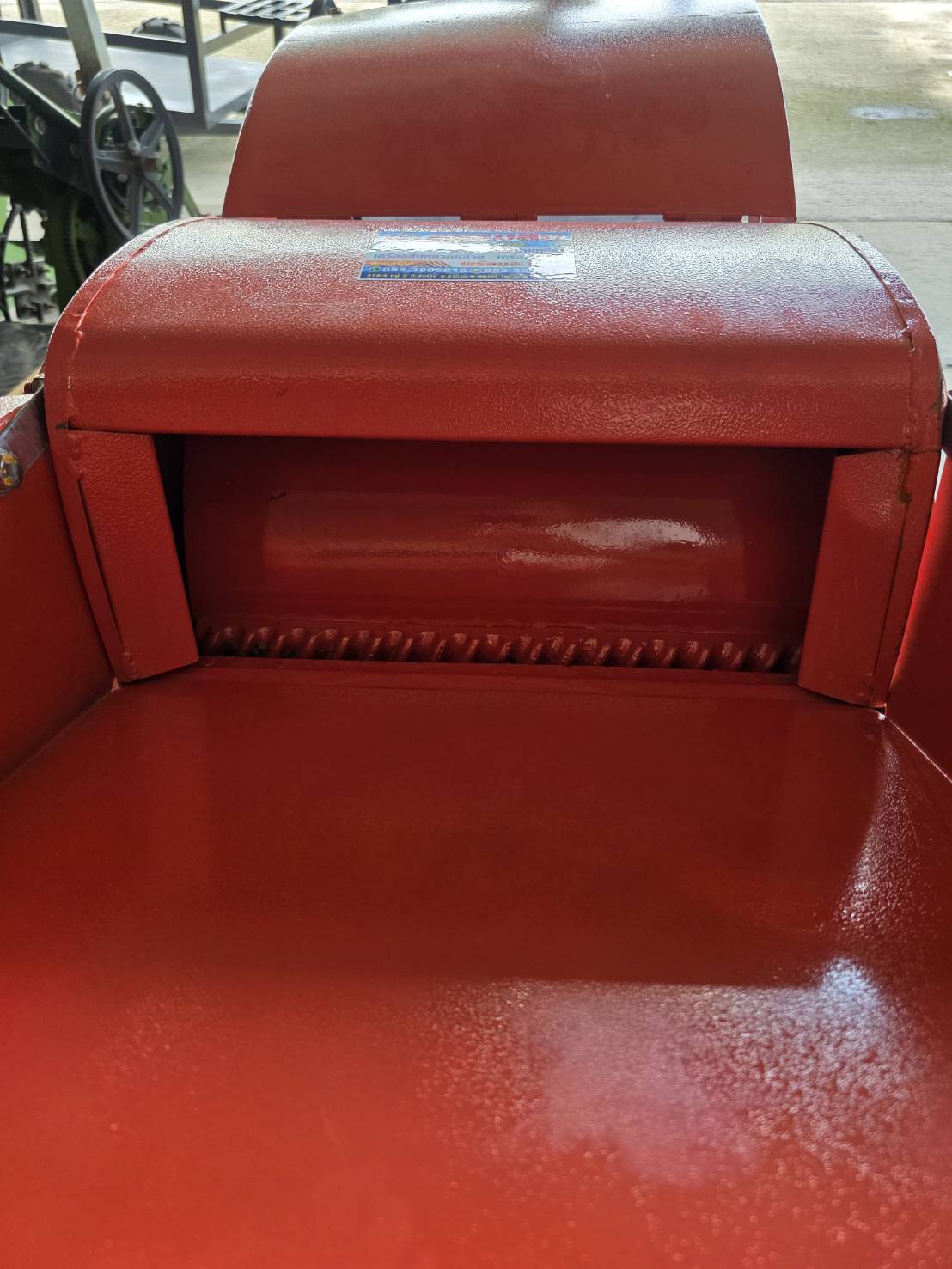 เครื่องนวดข้าวขนาดเล็กพร้อมเครื่องยนต์ 8.5 แรงม้า ติดครัชแรงเหวี่ยง