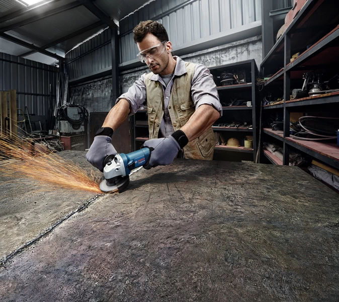 BOSCH GWS 060 670w Angle Grinder - เครื่องเจียรไฟฟ้า หรืลูกหมูขนาด 4 นิ้ว 670 วัตต์ บ็อช รุ่น GWS 060 - 06013756K0