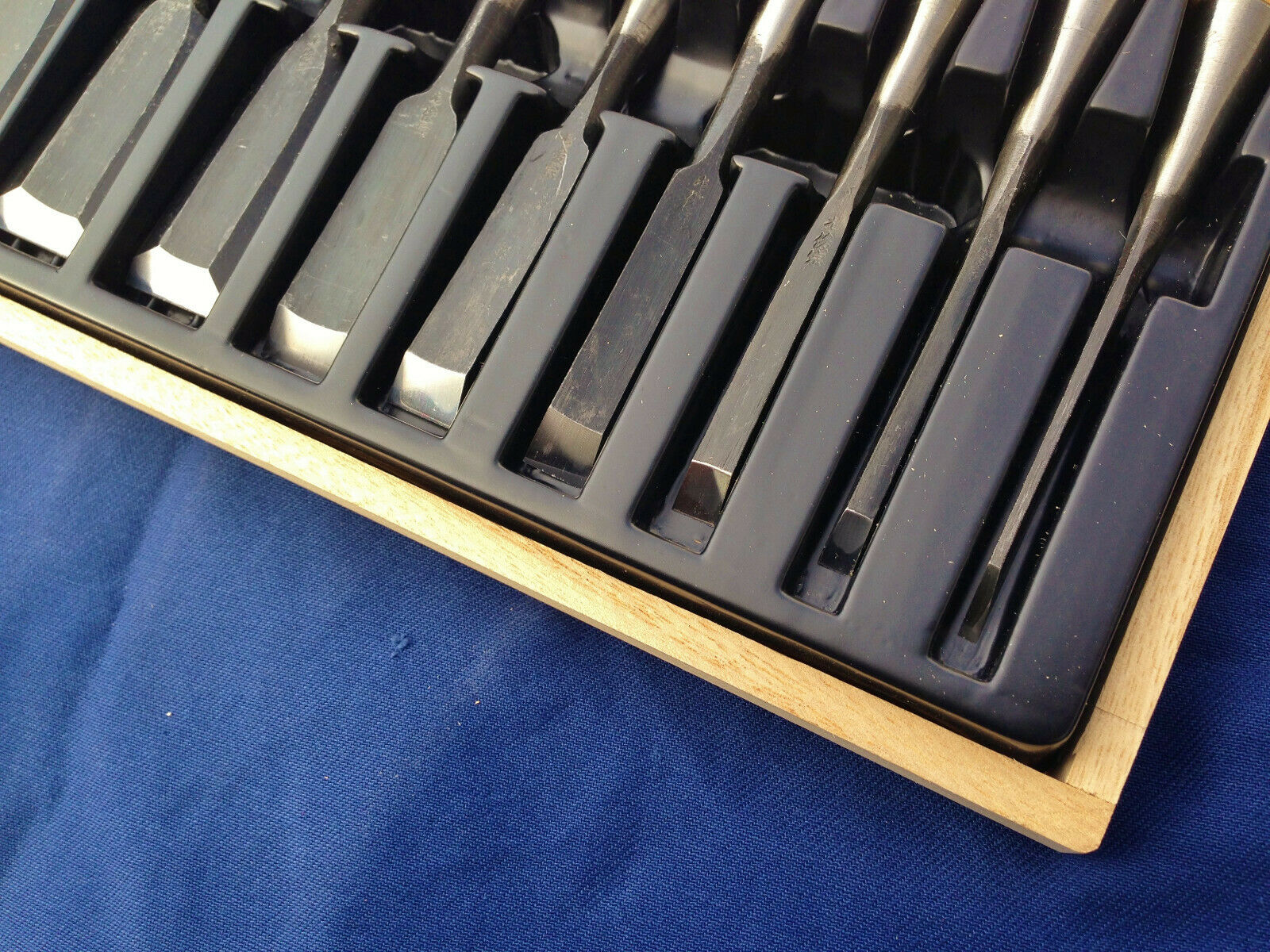 YASUSHI HANYU Japanese White Steel #2 bench chisel set from Niigata Prefecture - สิ่วญี่ปุ่น ชุด 10 เล่มในกล่องไม้ ตีโดยช่างตีเหล็ก Yasushi Hanyu จากเมืองนีงาตะ (Made in Niigata Prefecture, Japan)