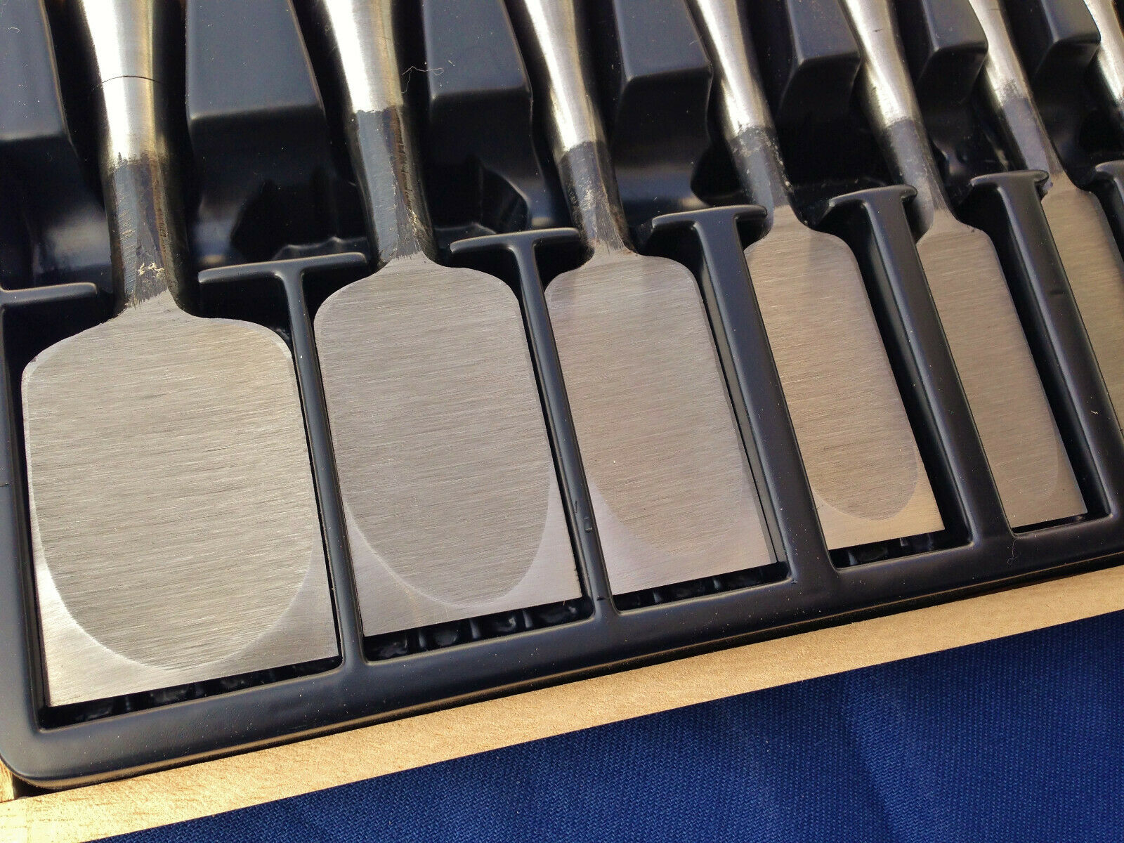 YASUSHI HANYU Japanese White Steel #2 bench chisel set from Niigata Prefecture - สิ่วญี่ปุ่น ชุด 10 เล่มในกล่องไม้ ตีโดยช่างตีเหล็ก Yasushi Hanyu จากเมืองนีงาตะ (Made in Niigata Prefecture, Japan)