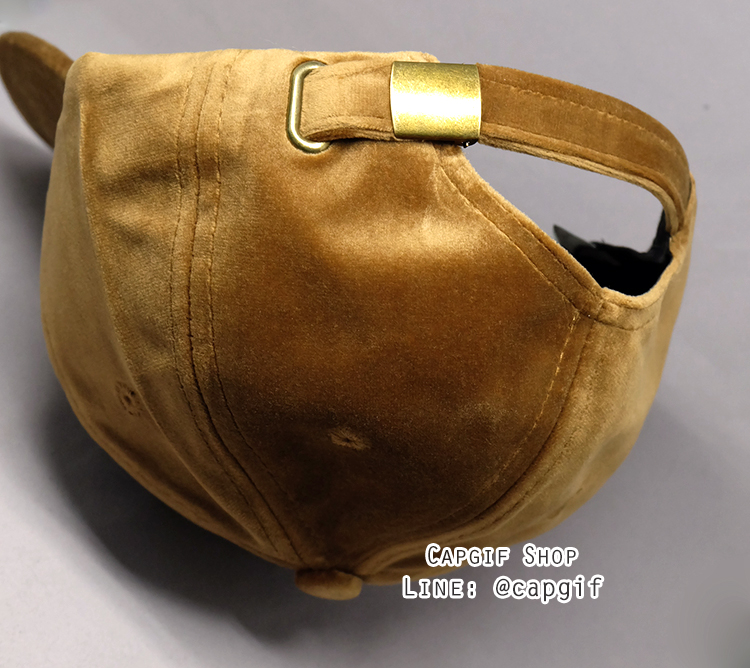 หมวกแก๊ปผ้ากำมะหยี่ หมวกมีให้เลือกหลายสีค่ะ