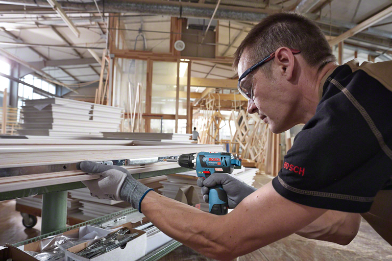 BOSCH GSR 12V-EC Cordless 12V Drill Driver (with 2x 2.0Ah and Charger) - สว่านไขควงไร้สาย ไม่ใช้แปรงถ่าน 12V (แบต 2.0Ah x2 ก้อน และแท่นชาร์จ) - 06019D40K2