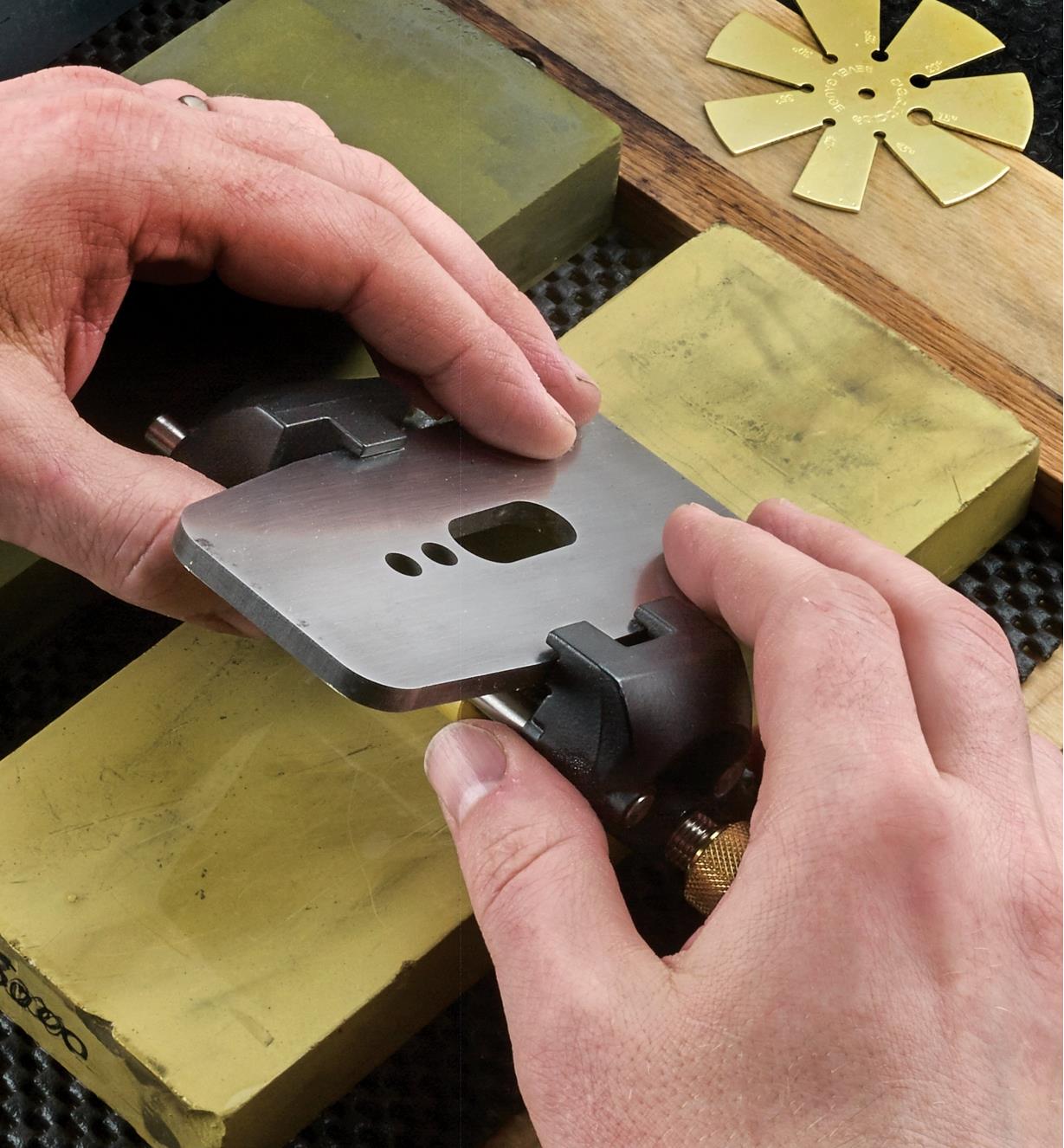 VERITAS Side-Clamping Honing Guide จิ๊กลับใบกบ หรือสิ่วรุ่นชนิดจับด้านข้าง 05M0940 * (สินค้าสั่งซื้อล่วงหน้า Pre-Order)