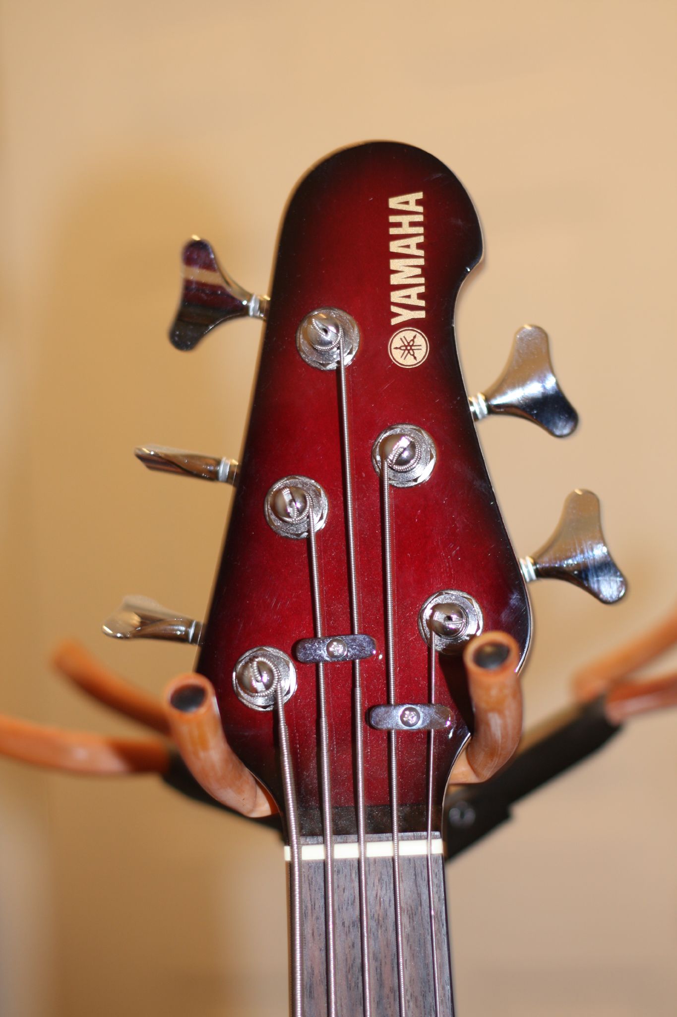 Yamaha Bass [Silver Metallic]