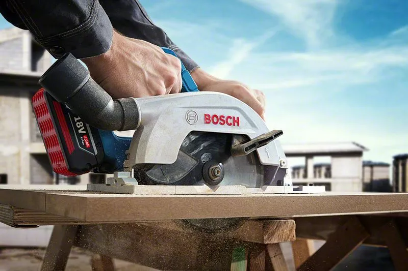 BOSCH GKS 185-LI Cordless Circular Saw - เลื่อยวงเดือนไร้สาย 18 โวล์ท (ตัวเปล่า ไม่มีแบตเตอรี่ และแท่นชาร์ทมาให้) BOSCH รุ่น GKS 185-LI - 06016C12L1