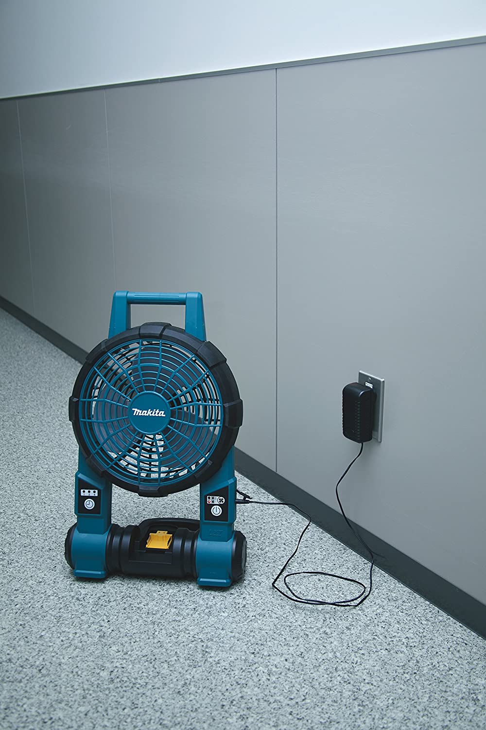 MAKITA BCF201Z Makita 12-inch 18V Lithium-Ion Cordless Job Site Fan (Fan only, without battery and charger) -พัดลมไร้สายใช้หน้างาน 12 นิ้ว ใช้แบตเตอรี่ Li-Ion 14.4/ 18v มากีต้า รุ่น BCF201Z (ตัวเปล่า ไม่มีแบตเตอรี่ ไม่มีแท่นชาร์จ)