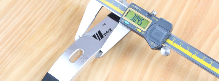 Wnew Hold Down for Miter/ Combo Tracks with M8 Knob- แคล้มป์ยึดงานไม้ ติดราง Miter หรือ Combo Track (ราคาต่อตัว) พร้อมลูกบิดหัวทะลุ M8*