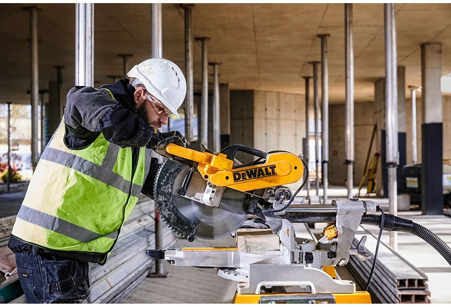 DEWALT DWS780 12-Inch Sliding Compound Miter Saw, Double Bevel - เลื่อยตัดองศาสไลด์ 12" เอียงตัดได้สองข้าง Dewalt รุ่น DWS780