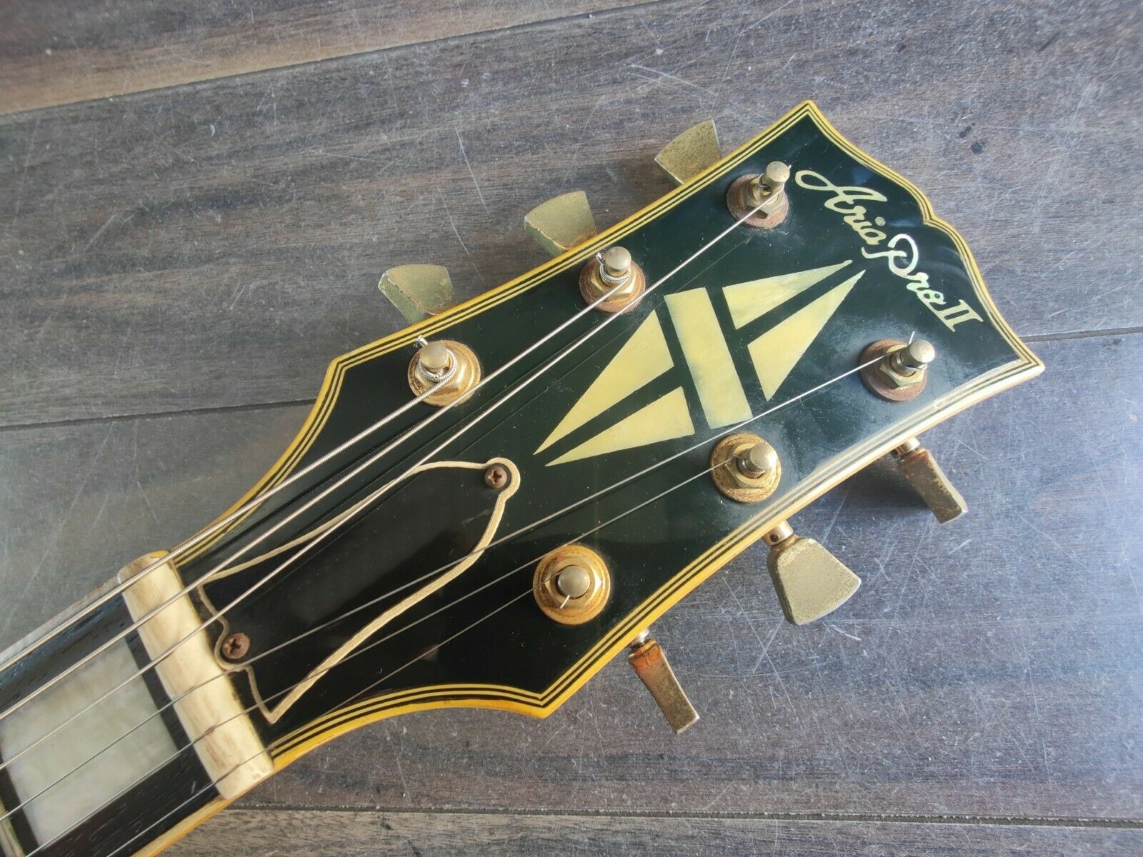 Aria Pro Les Paul Custom [Gold Metallic]