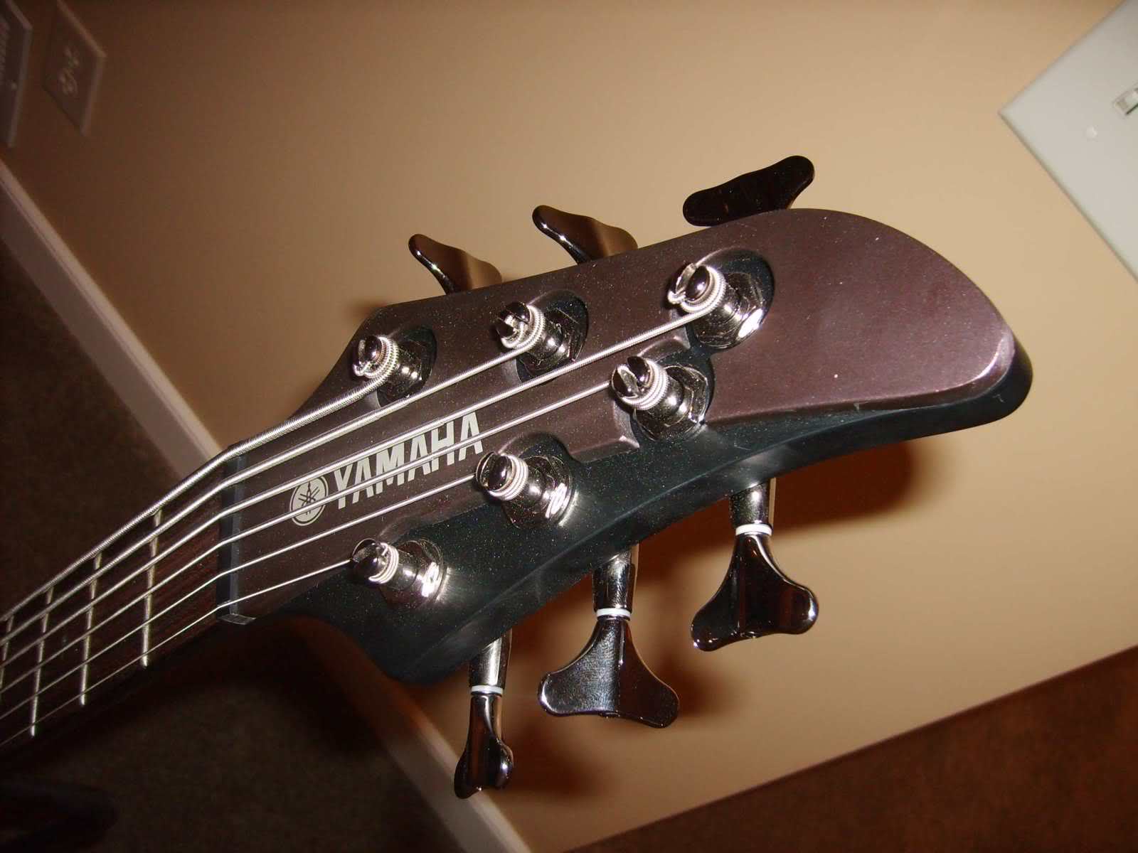 Yamaha Bass [Silver Metallic]