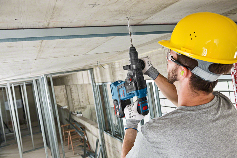 BOSCH GBH 18V-26F Rotary Hammer Drill with dust collection attachment (GDE 18V-16 FC), 2x 6.0Ah batteries and charger - สว่านโรตารีไร้สาย Li-Ion 18V + ชุดดูดฝุ่น GDE 18V-16FC (2 แบต x6Ah, แท่นชาร์จ)- 0611910004