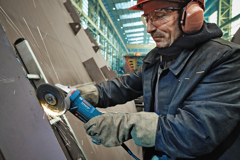 BOSCH GWS 15-125 CIEP Angle Grinder - ลูกหมูขนาด 5 นิ้วที่มีระบบป้องกันการตีกลับ และปรับรอบได้ - 0601796242