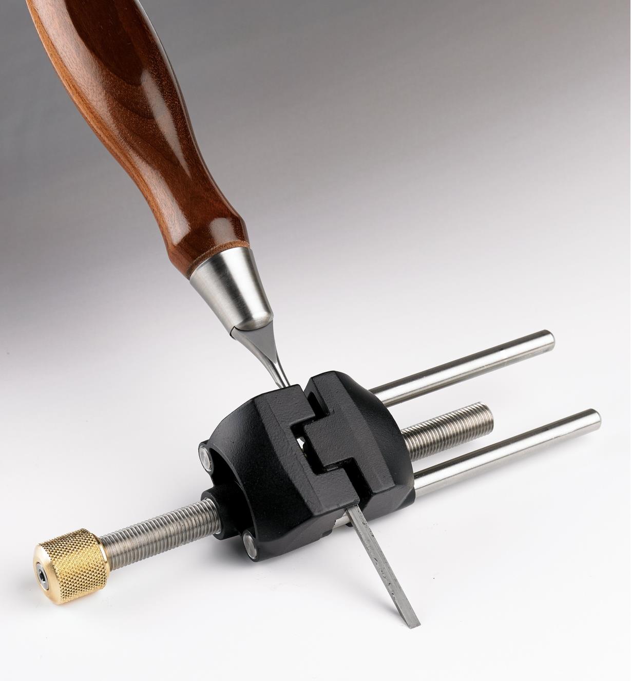 VERITAS Side-Clamping Honing Guide จิ๊กลับใบกบ หรือสิ่วรุ่นชนิดจับด้านข้าง 05M0940 * (สินค้าสั่งซื้อล่วงหน้า Pre-Order)