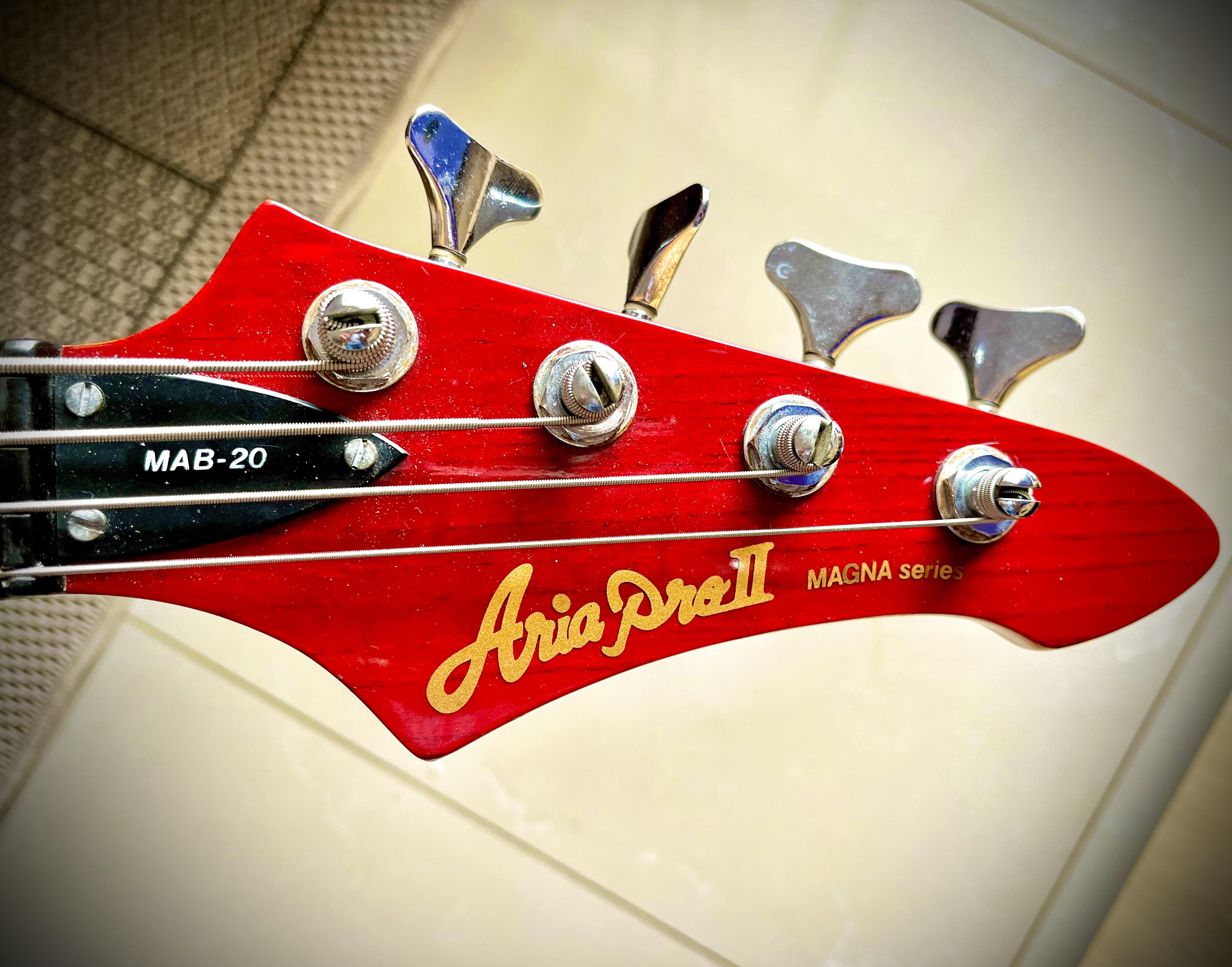 Aria Pro II Magna Series [Gold Metallic]