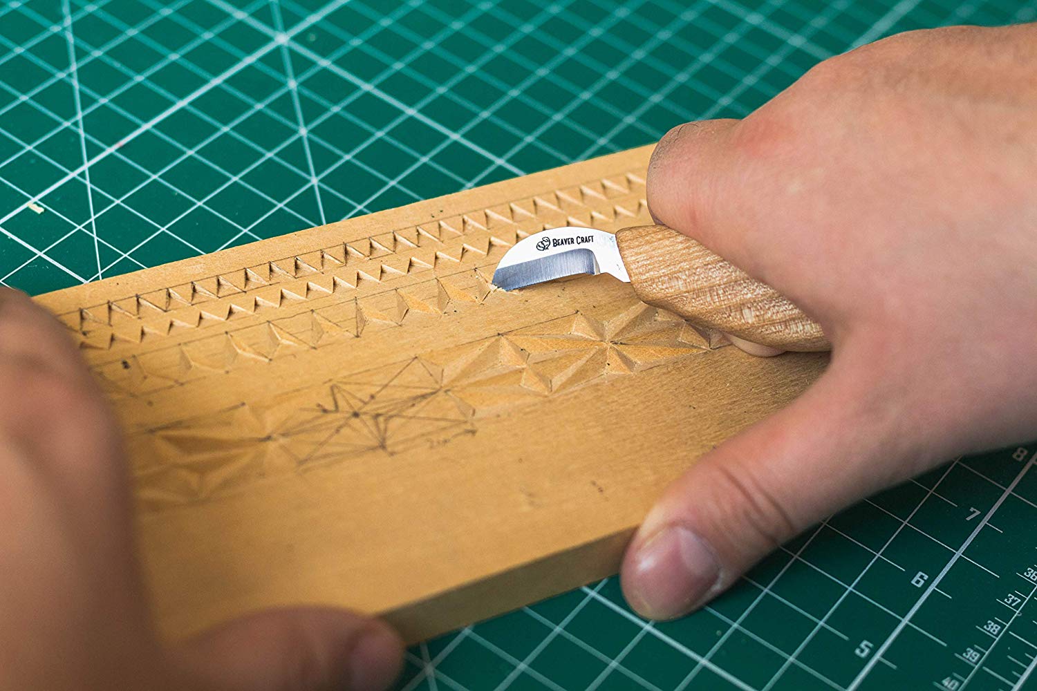 BeaverCraft Chip Carving Knife C6 1" Wood Carving Knife for Fine Chip Carving Wood and Stop Cuts Detail Chip Knife for Wood Carving - มีดแกะสลักไม้สำหรับเก็บงานละเอียด (Made in Ukraine)