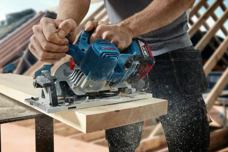 BOSCH GKS 185-LI Cordless Circular Saw - เลื่อยวงเดือนไร้สาย 18 โวล์ท (ตัวเปล่า ไม่มีแบตเตอรี่ และแท่นชาร์ทมาให้) BOSCH รุ่น GKS 185-LI - 06016C12L1