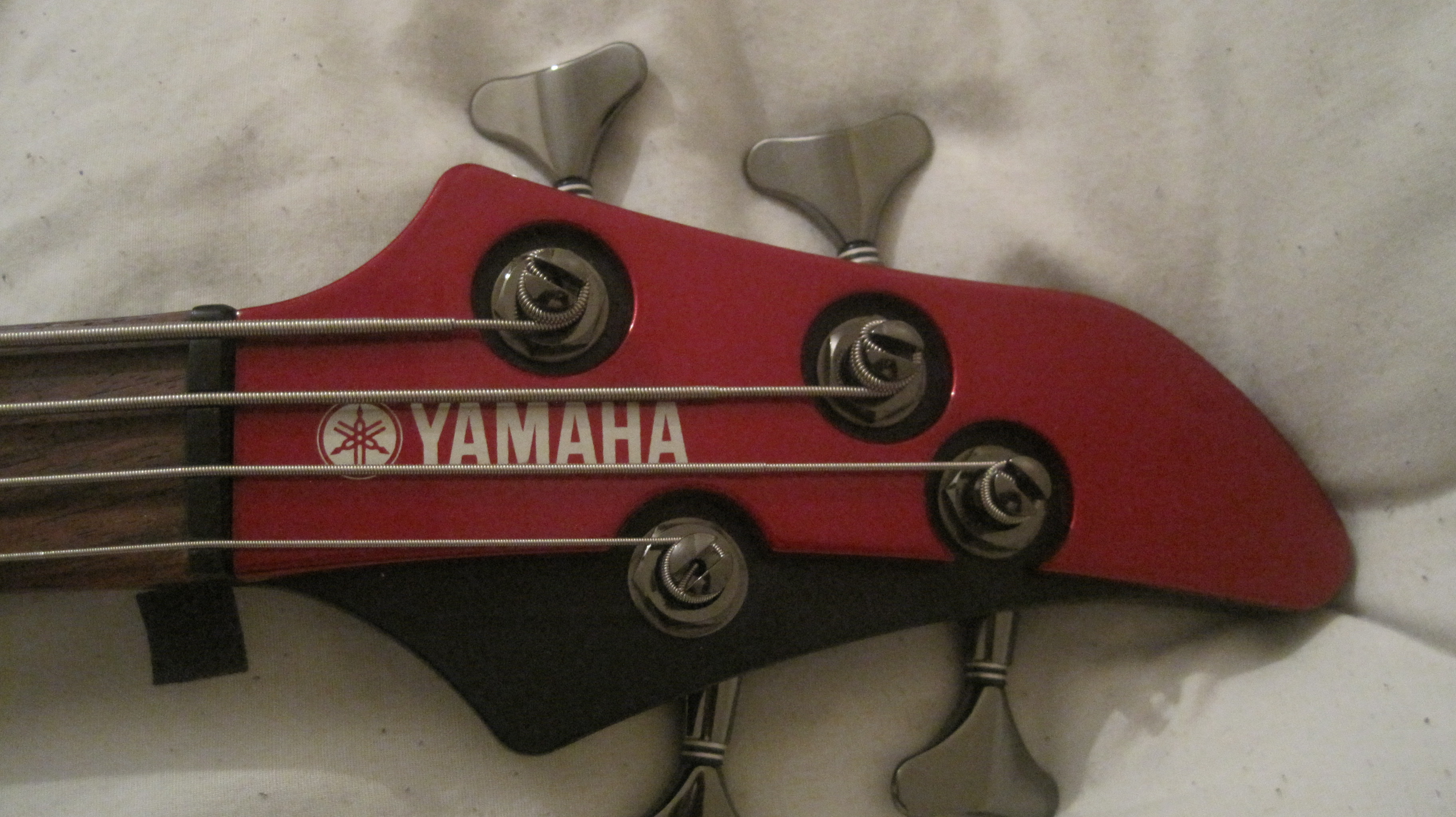 Yamaha Bass [Silver Metallic]