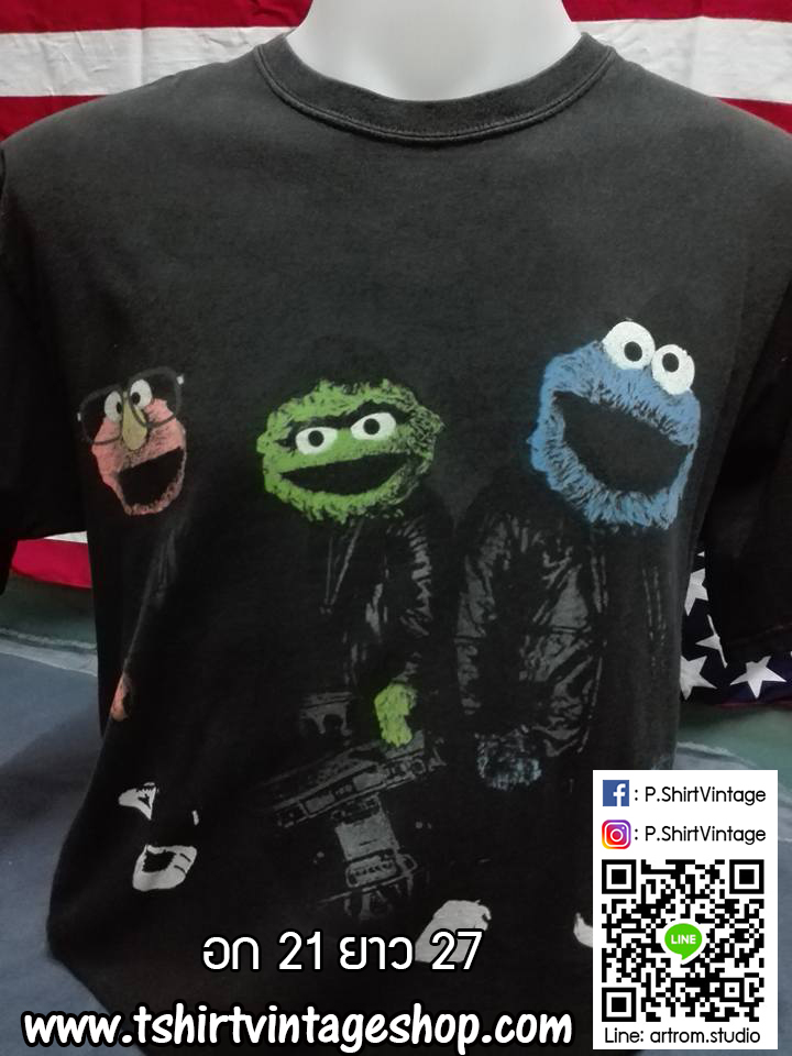 เสื้อยืดสีดำ ลายการ์ตูนเท่ๆ