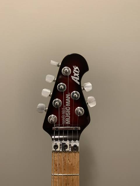 Music Man Axis [Silver Metallic]