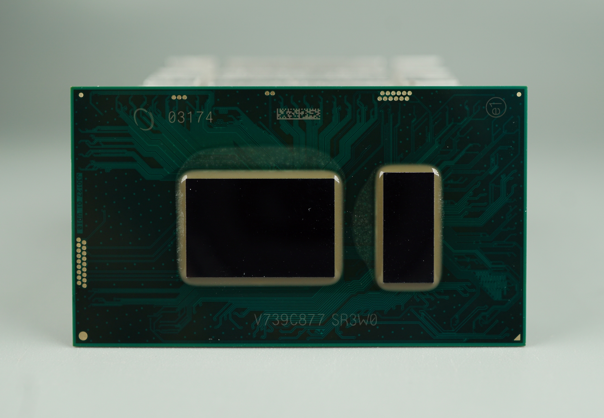 SR3W0 (Intel Core i3-8130U)