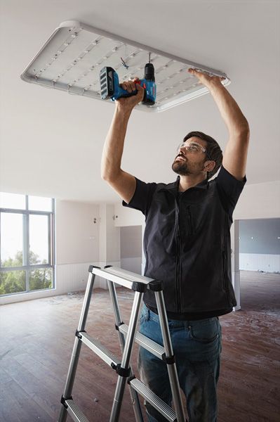 BOSCH GSR 185-LI Cordless 18v Drill Driver with 2x 2.0Ah Batteries, Charger and 23pcs Drill and Driver Bits - สว่านไขควงไร้สาย Li-Ion 18V พร้อมแบตเตอรี่ 2.0Ah 2ก้อน แท่นชาร์จ และชุดดอกสว่าน และดอกไขควง 23ชิ้น บ๊อช รุ่น GSR 185-LI - 06019K30K2