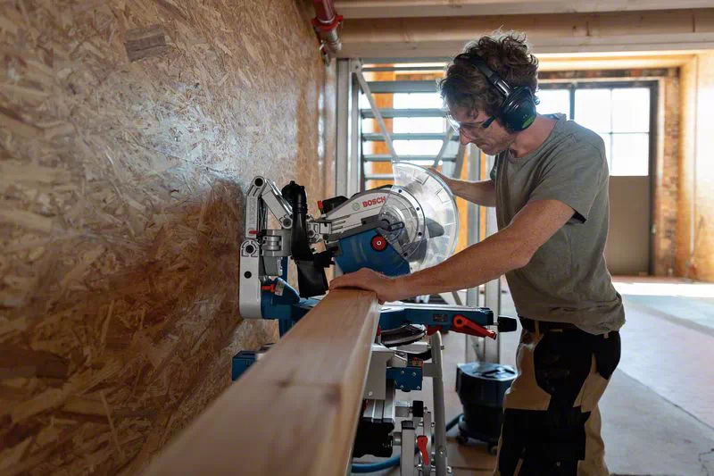 BOSCH GCM 18V-305 GDC Cordless Miter Saw BitTurbo (Tool only- without battery and charger) - เลื่อยตัดองศาสไลด์ไร้สายขนาด 12 นิ้ว บอช รุ่น GCM 18V-305 GDC (ไม่มีแบตเตอรี่ ไม่มีแท่นชาร์จ) 0601B430K0