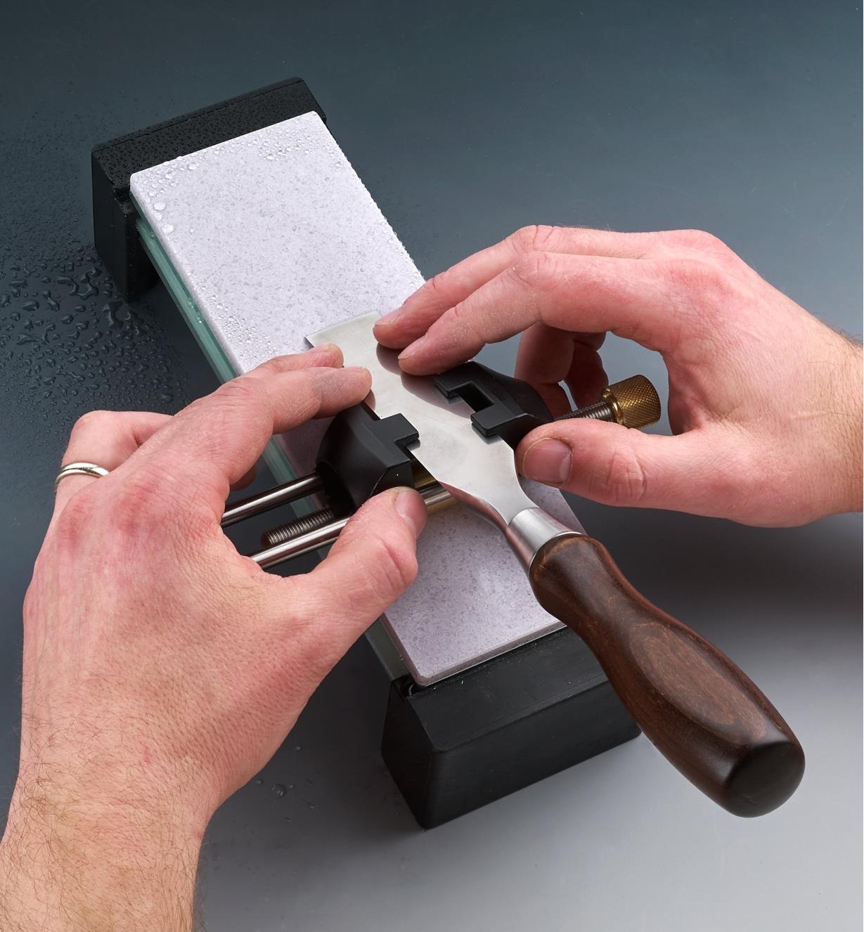 VERITAS Side-Clamping Honing Guide จิ๊กลับใบกบ หรือสิ่วรุ่นชนิดจับด้านข้าง 05M0940 * (สินค้าสั่งซื้อล่วงหน้า Pre-Order)