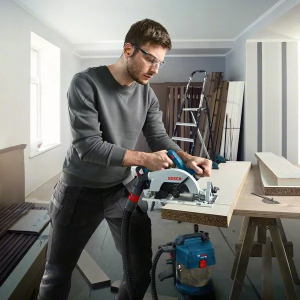 BOSCH GKS 185-LI Cordless Circular Saw - เลื่อยวงเดือนไร้สาย 18 โวล์ท (ตัวเปล่า ไม่มีแบตเตอรี่ และแท่นชาร์ทมาให้) BOSCH รุ่น GKS 185-LI - 06016C12L1