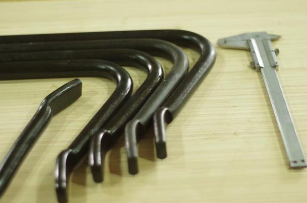 T Deer 14" Standard and 8" Short Forged Holdfasts - แคล้มป์ยึดไม้อเนกประสงค์สำหรับโต๊ะงานไม้มี 2 ขนาดให้เลือก ขนาดมาตรฐาน และขนาดสั้น