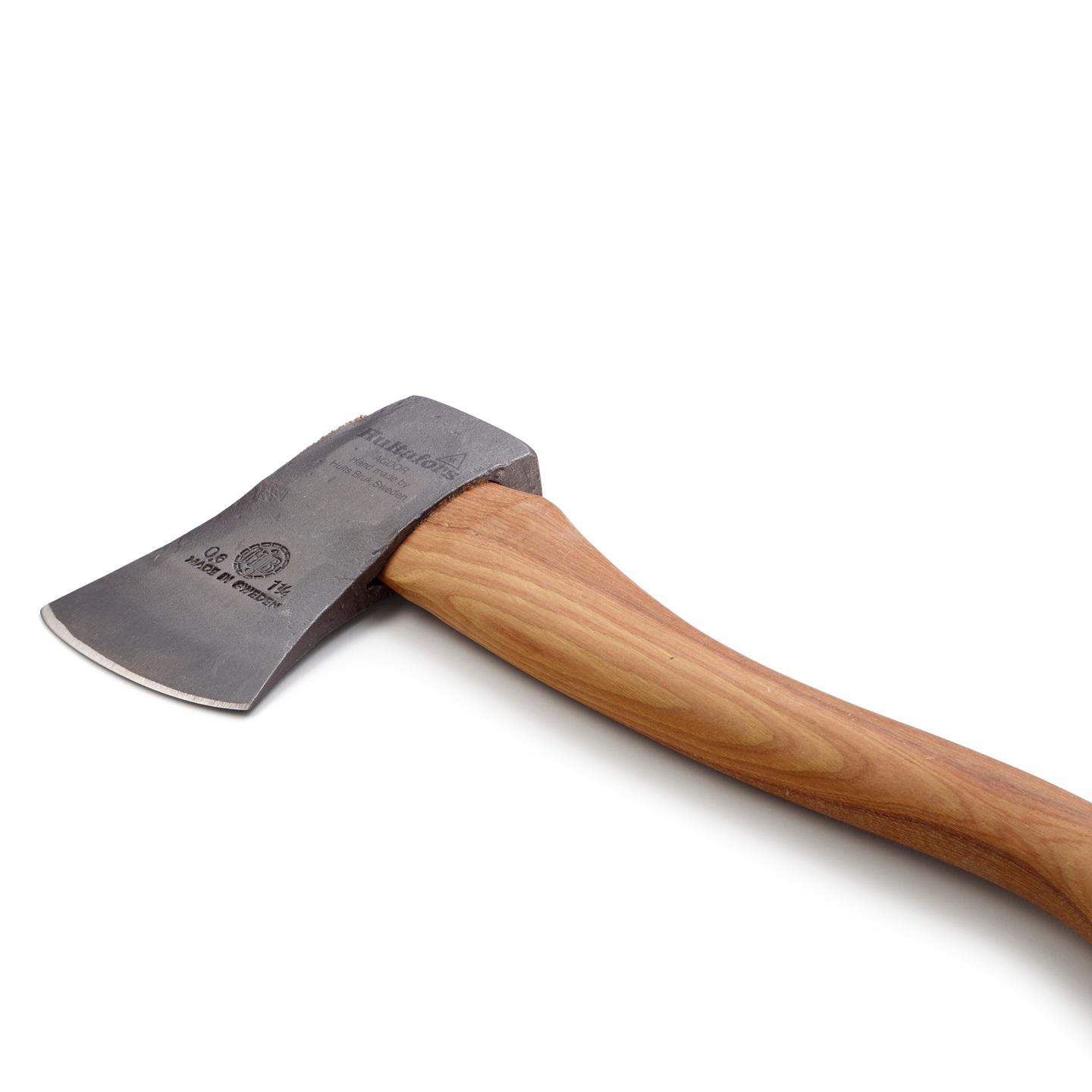 HULTAFORS Outdoor/ Wildlife Hatchet - ขวานรุ่นมาตรฐาน ขนาดเล็กสำหรับพกพาเป็นเพื่อนคู่ใจในการไปแค้มปิ้ง เดินป่า หรือ ใช้งานในสวน (Standard Series) สินค้าสั่งซื้อล่วงหน้า Pre-Order