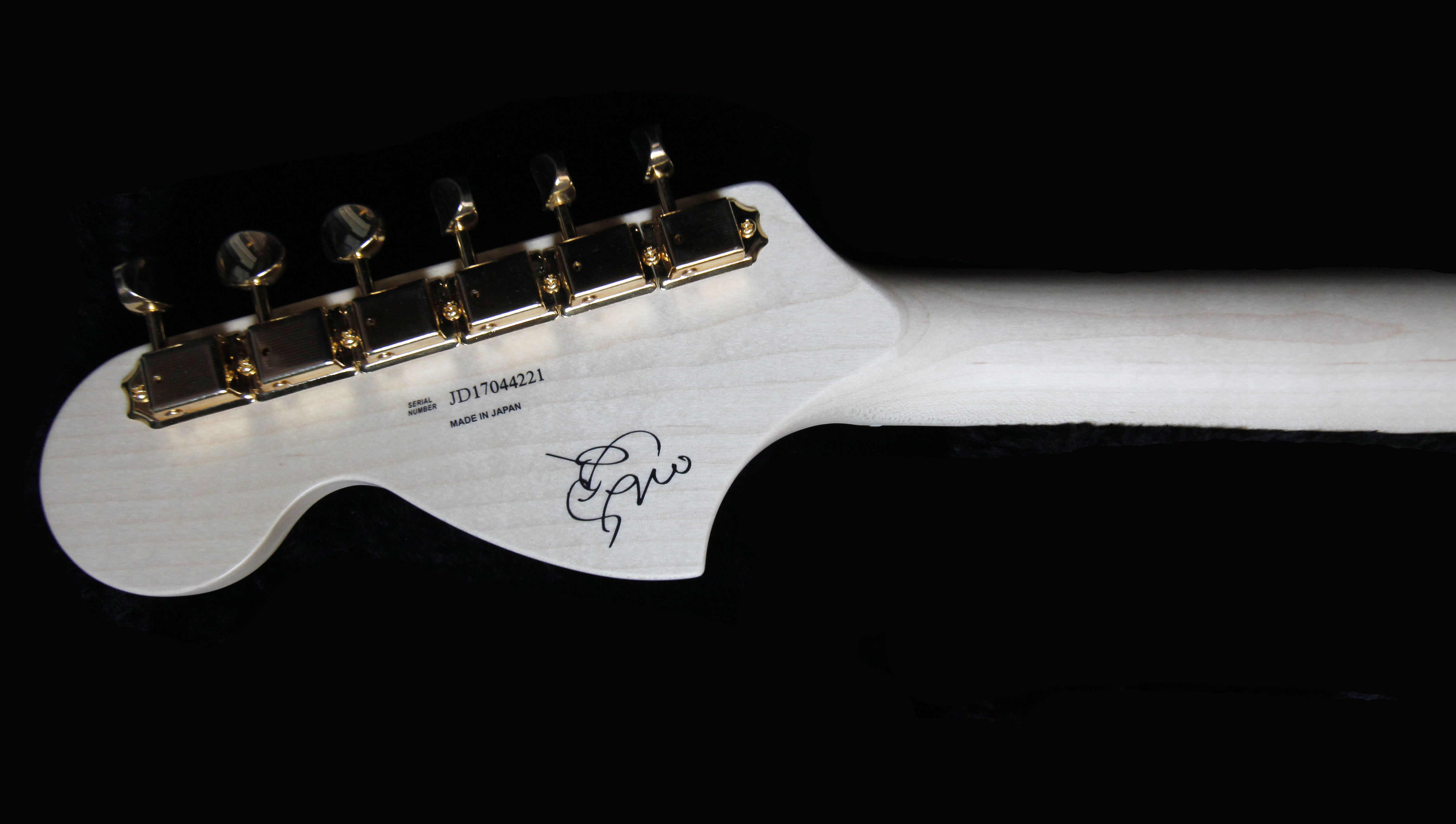 Fender Stratocaster Mami Scandal Signature