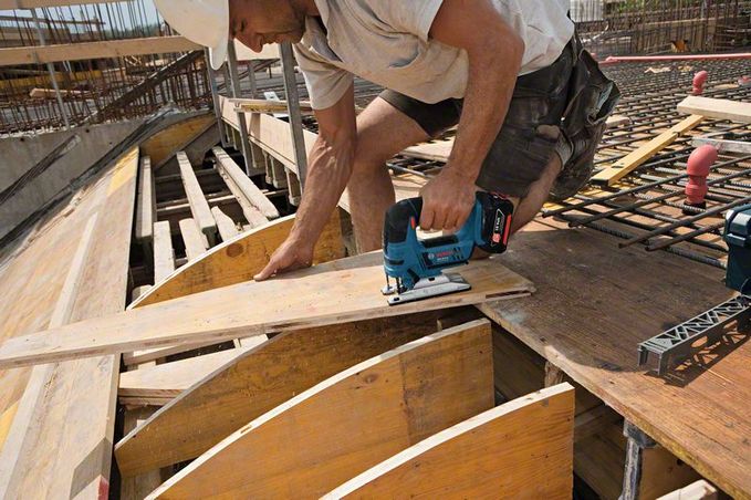 BOSCH GST 18 V-LI B Professional Cordless Jigsaw with 2x5.0Ah Batteries and Charger - เครื่องเลื่อยจิ๊กซอว์ไร้สาย ใช้แบตเตอรี่ Li-Ion 18 โวลท์ พร้อมแบตเตอรี่ 18V. 5.0Ah x 2 ก้อน แท่นชาร์จ และกล่อง L-Boxx- 06015A6103