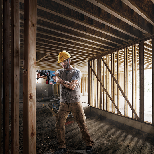 BOSCH GBH 180-LI Cordless Brushless Rotary Hammer Drill - สว่านโรตารี่กระแทกไร้สาย มอเตอร์ไร้แปรงถ่าน SDS-plus Li-Ion 18V พร้อมแบตเตอรี่ 4.0Ah x 2 ก้อน, แท่นชาร์จ - 06119111K1