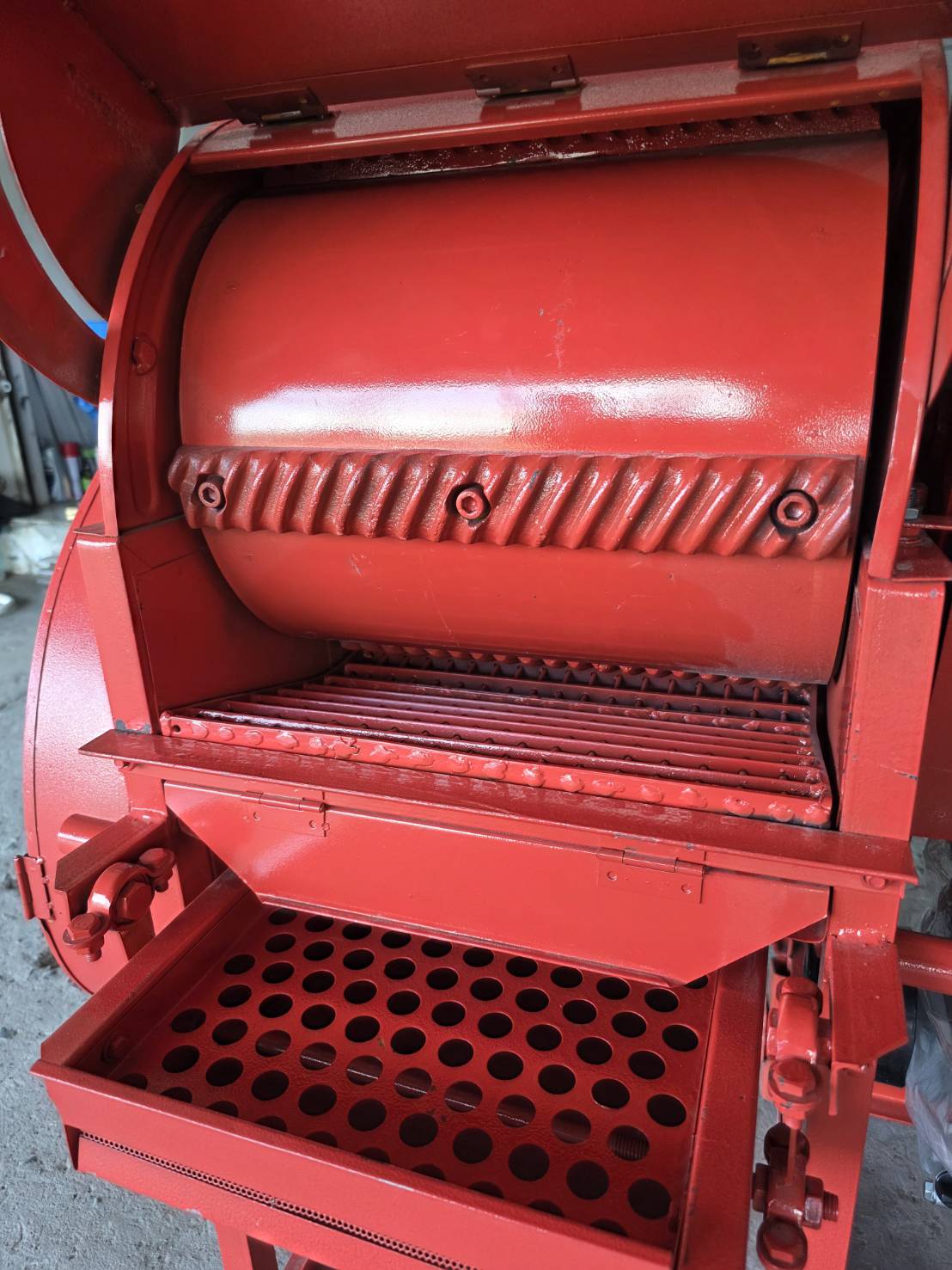 เครื่องนวดข้าวขนาดเล็กพร้อมเครื่องยนต์ 8.5 แรงม้า ติดครัชแรงเหวี่ยง