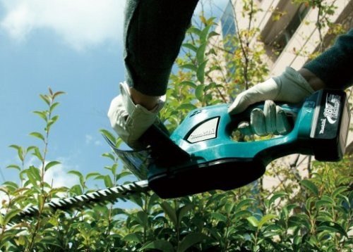 MAKITA DUH523Z Hedge Trimmer - เครื่องตัดแต่งพุ่มไม้ยาว 20-1/2 นิ้ว ใช้แบตเตอรี่ 18V (ตัวเปล่าไม่มีแบตเตอรี่ ไม่มีแท่นชาร์ท)