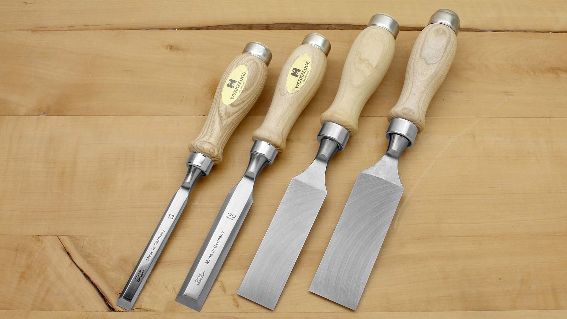 MHG 363123 Set of 6 MHG Chisels in standard size with slightly levelled oiled round Ash Handle 6, 10, 12, 16, 20, 26 mm. - สิ่วชุด 6 เล่มขนาดมาตรฐานด้ามไม้แอชลงน้ำมันขนาด 6มม. 10มม. 12มม. 16มม. 20มม. และ 26 มม. ในกล่องกระดาษ (Made in Germany)