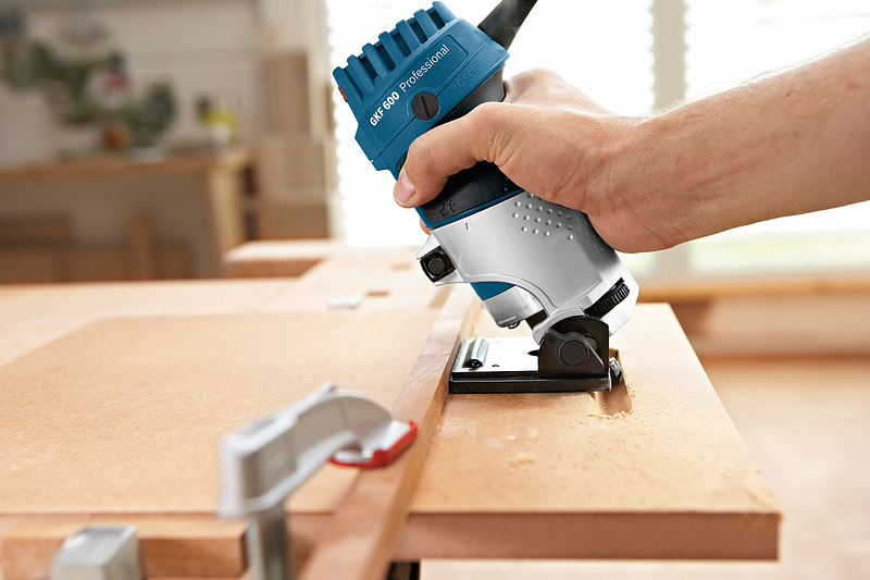 BOSCH GKF 600 Palm Router- เครื่องทริมเมอร์ 1/4 นิ้ว - 060160A100