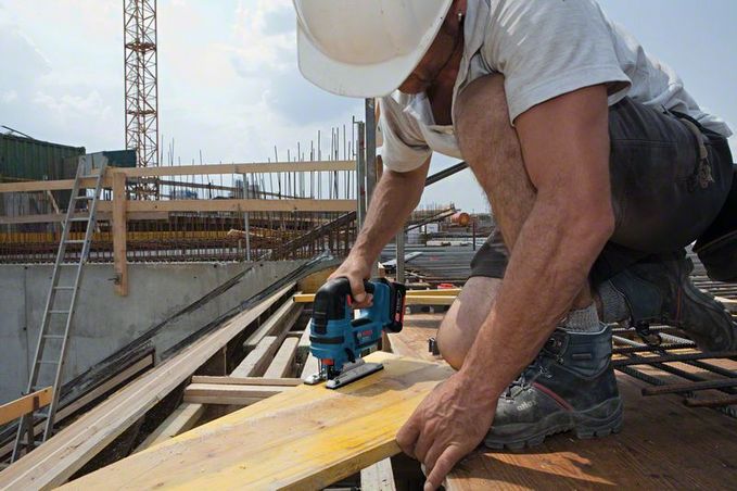 BOSCH GST 18 V-LI B Professional Cordless Jigsaw with 2x5.0Ah Batteries and Charger - เครื่องเลื่อยจิ๊กซอว์ไร้สาย ใช้แบตเตอรี่ Li-Ion 18 โวลท์ พร้อมแบตเตอรี่ 18V. 5.0Ah x 2 ก้อน แท่นชาร์จ และกล่อง L-Boxx- 06015A6103