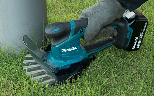 MAKITA DUM604Z 18V Cordless Grass Shear (Tool only, without battery and charger) - เครื่องเล็มหญ้าไร้สาย ใช้แบตเตอรี่ 18โวล์ท (ตัวเปล่าไม่มีแบตเตอรี่ ไม่มีแท่นชาร์ท) มากีต้า รุ้น DUM604Z